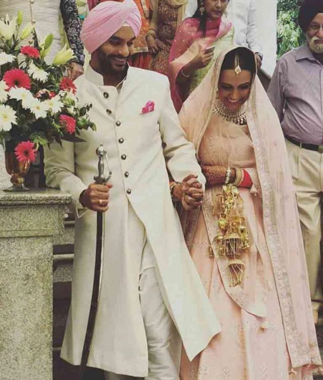 বিয়ে : অঙ্গদ বেদি ও নেহা ধুপিয়া