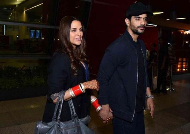 বিমানবন্দরে নেহা ও অঙ্গদ