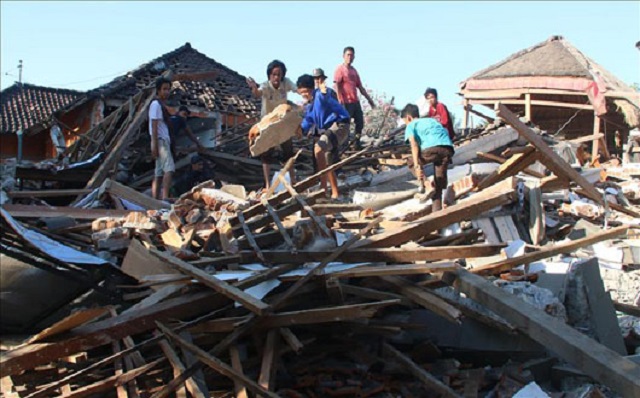 Indonesian+earthquake+death+reaches+555+mbd