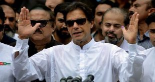 Pakistan's cricketer-turned politician Imran Khan of the Pakistan Tehreek-e-Insaf (Movement for Justice) speaks to the media after casting his vote at a polling station during the general election in Islamabad on July 25, 2018.
Pakistanis voted July 25 in elections that could propel former World Cup cricketer Imran Khan to power, as security fears intensified with a voting-day blast that killed at least 30 after a campaign marred by claims of military interference. / AFP PHOTO / AAMIR QURESHI