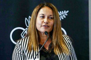 Diana-Puketapu-Lyndon