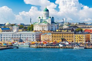 Helsinki Cathedral and Market Square. Photo: Scanrail1 / Shutterstock