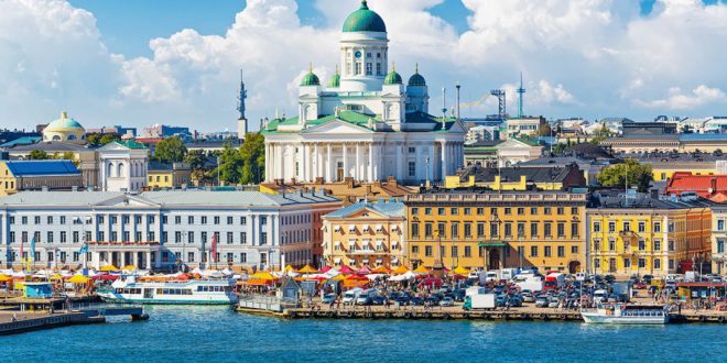 Helsinki Cathedral and Market Square. Photo: Scanrail1 / Shutterstock