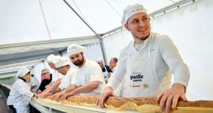 oilj4jm_french-bakers-win-world-record-for-creating-longest-baguette_625x300_07_May_24